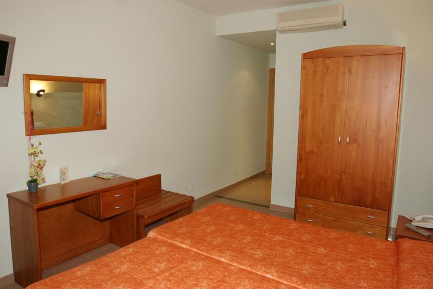 Hotel Fonda Neus Sant Sadurni d'Anoia Exterior photo