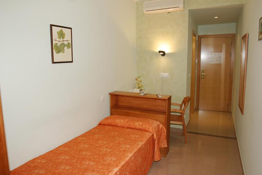 Hotel Fonda Neus Sant Sadurni d'Anoia Exterior photo