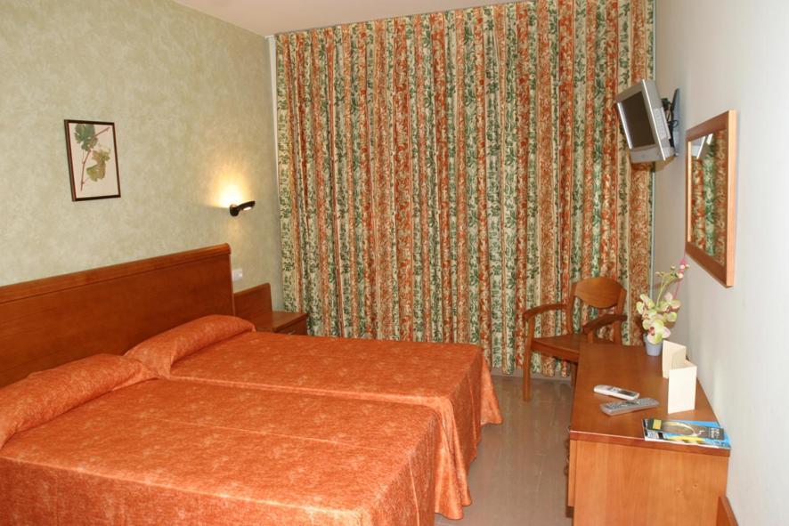 Hotel Fonda Neus Sant Sadurni d'Anoia Exterior photo